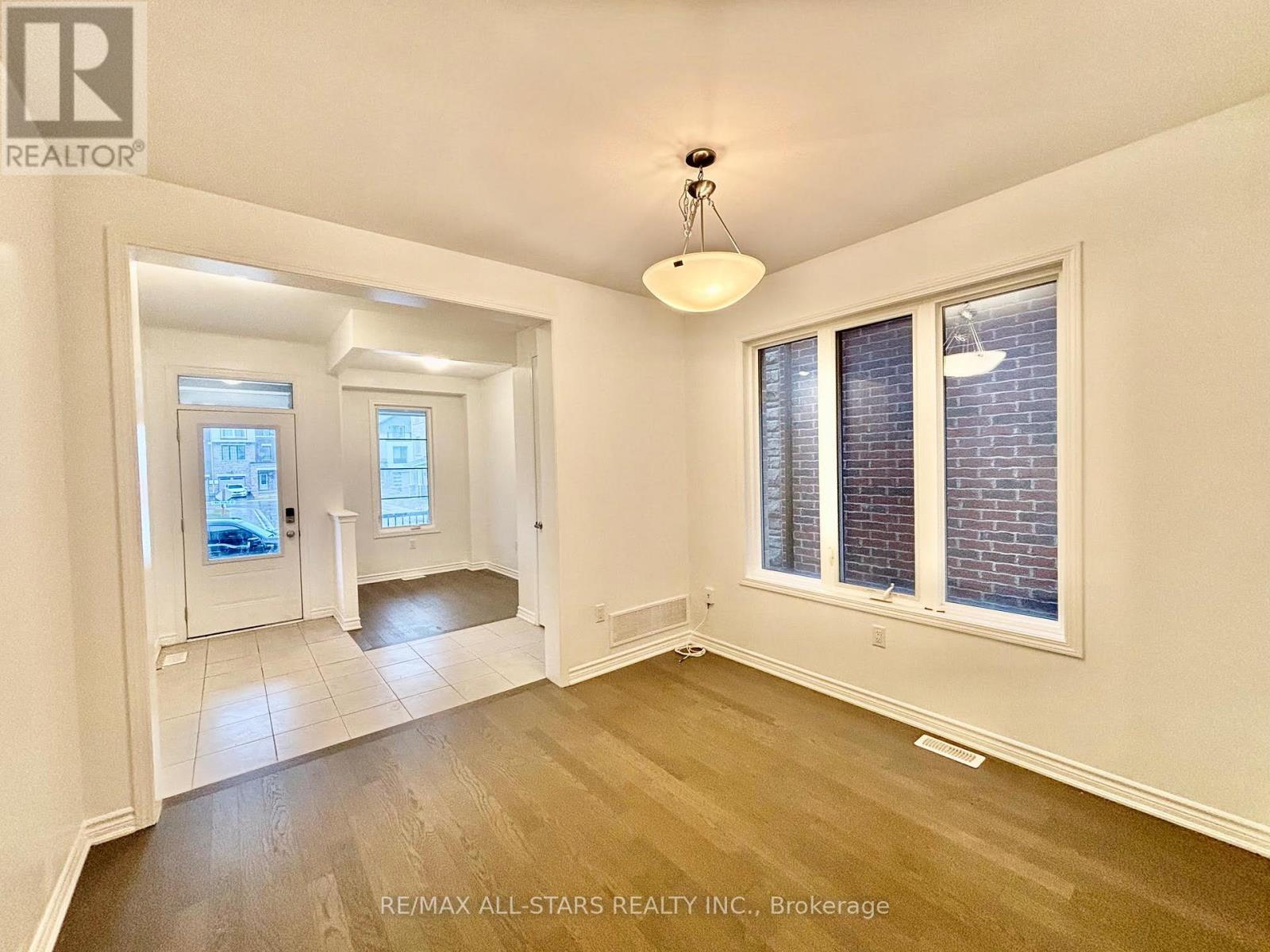 45 Ennerdale Street, Barrie, Ontario  L9J 0G5 - Photo 4 - S12993188