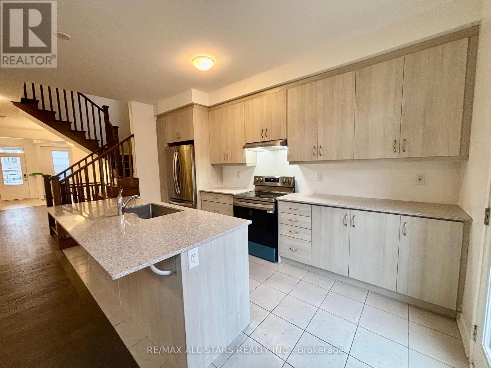 45 Ennerdale Street, Barrie, Ontario  L9J 0G5 - Photo 6 - S12993188