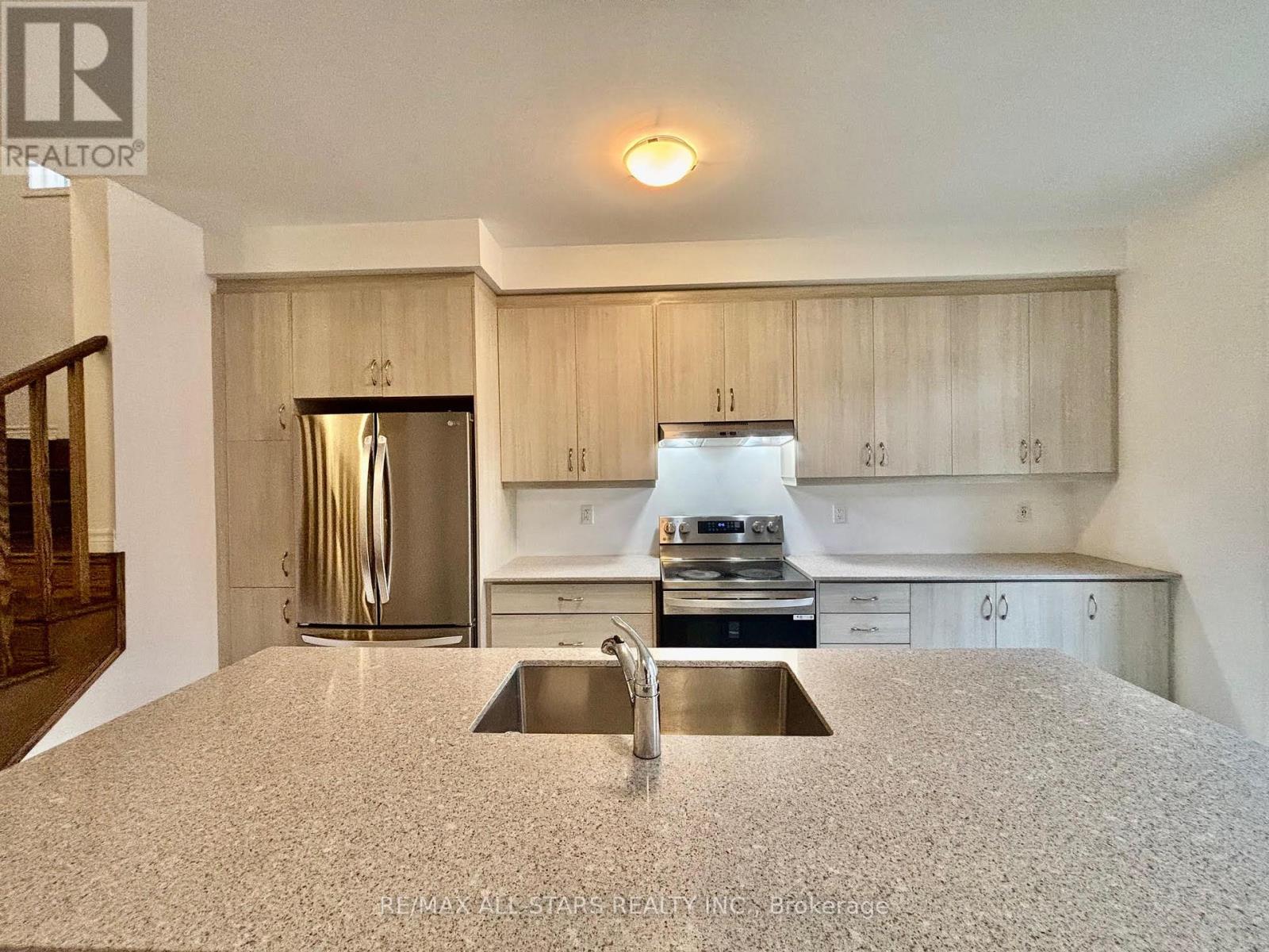 45 Ennerdale Street, Barrie, Ontario  L9J 0G5 - Photo 7 - S12993188