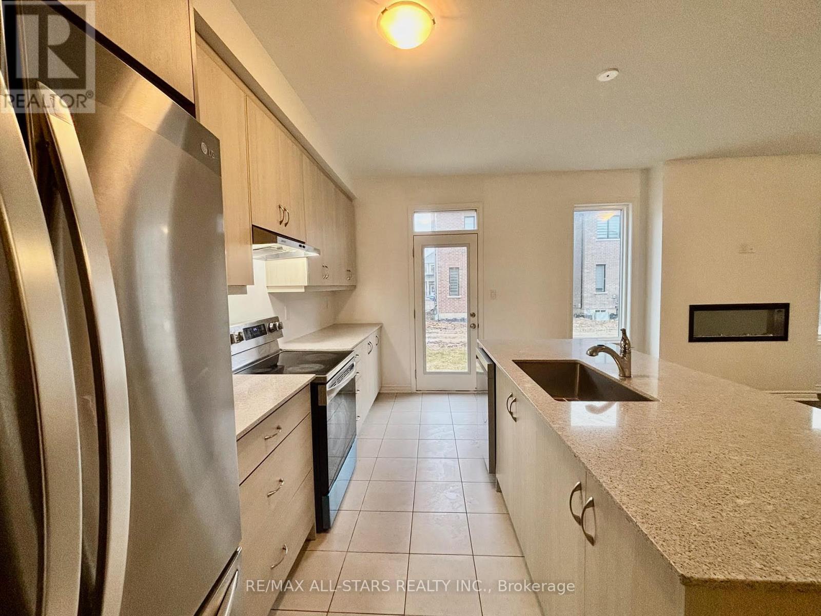 45 Ennerdale Street, Barrie, Ontario  L9J 0G5 - Photo 8 - S12993188