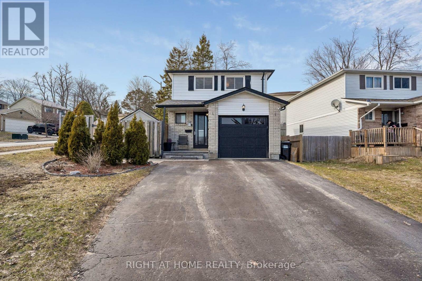56 HEMINGWAY CRESCENT, Barrie, Ontario