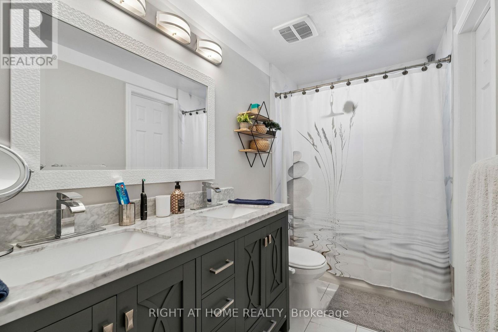 56 Hemingway Crescent, Barrie, Ontario  L4N 5G1 - Photo 24 - S12993196