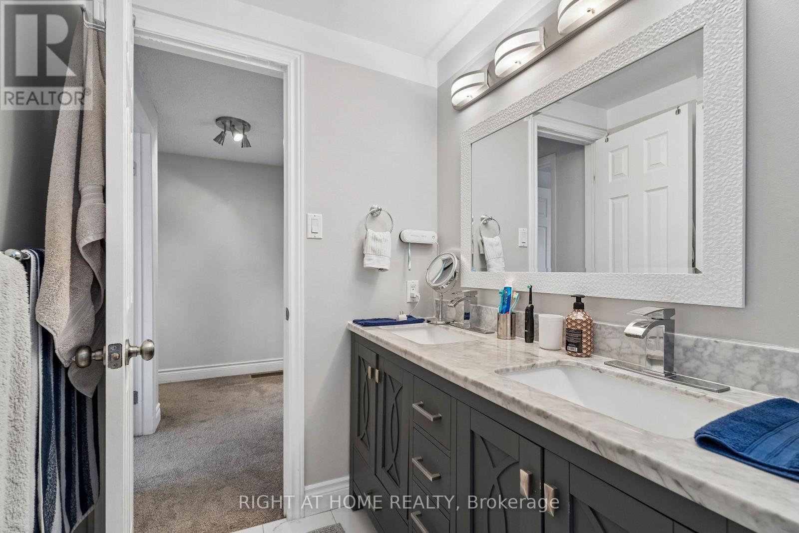 56 Hemingway Crescent, Barrie, Ontario  L4N 5G1 - Photo 25 - S12993196