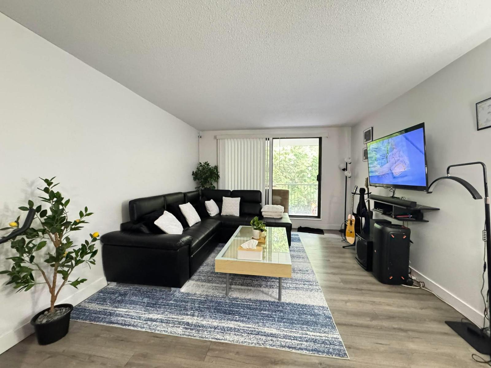 206 10698 151a Street, Surrey, British Columbia  V3R 8T5 - Photo 4 - R3100142