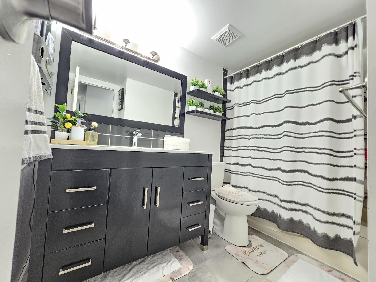 206 10698 151a Street, Surrey, British Columbia  V3R 8T5 - Photo 9 - R3100142