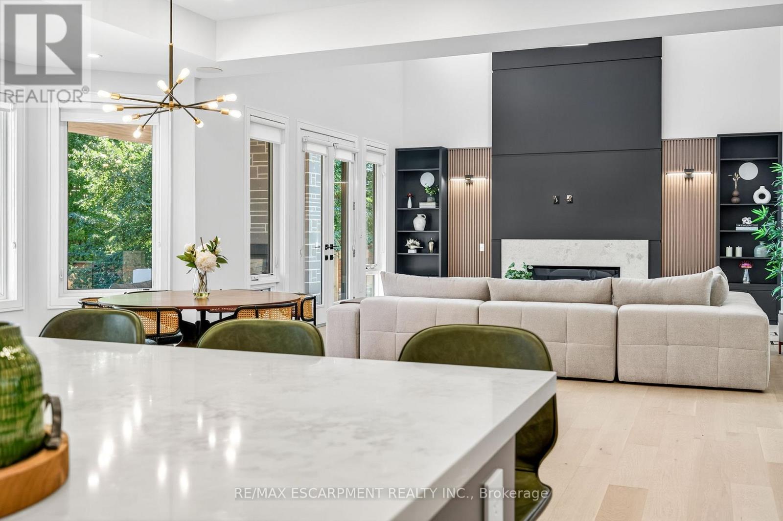 221 Morden Road, Oakville, Ontario L6K 2S2 - Photo 11 - W12993174