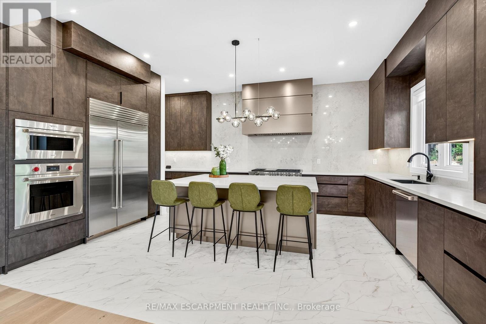 221 Morden Road, Oakville, Ontario L6K 2S2 - Photo 14 - W12993174