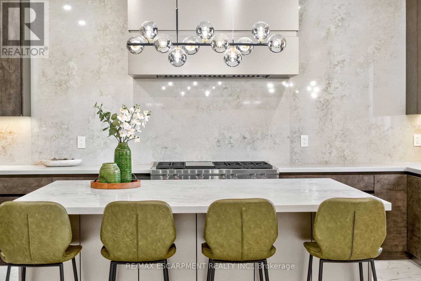 221 Morden Road, Oakville, Ontario L6K 2S2 - Photo 16 - W12993174