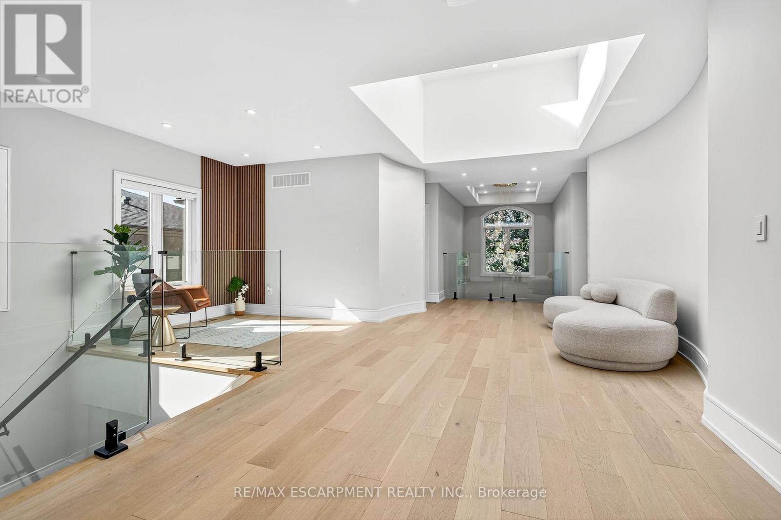 221 Morden Road, Oakville, Ontario L6K 2S2 - Photo 18 - W12993174