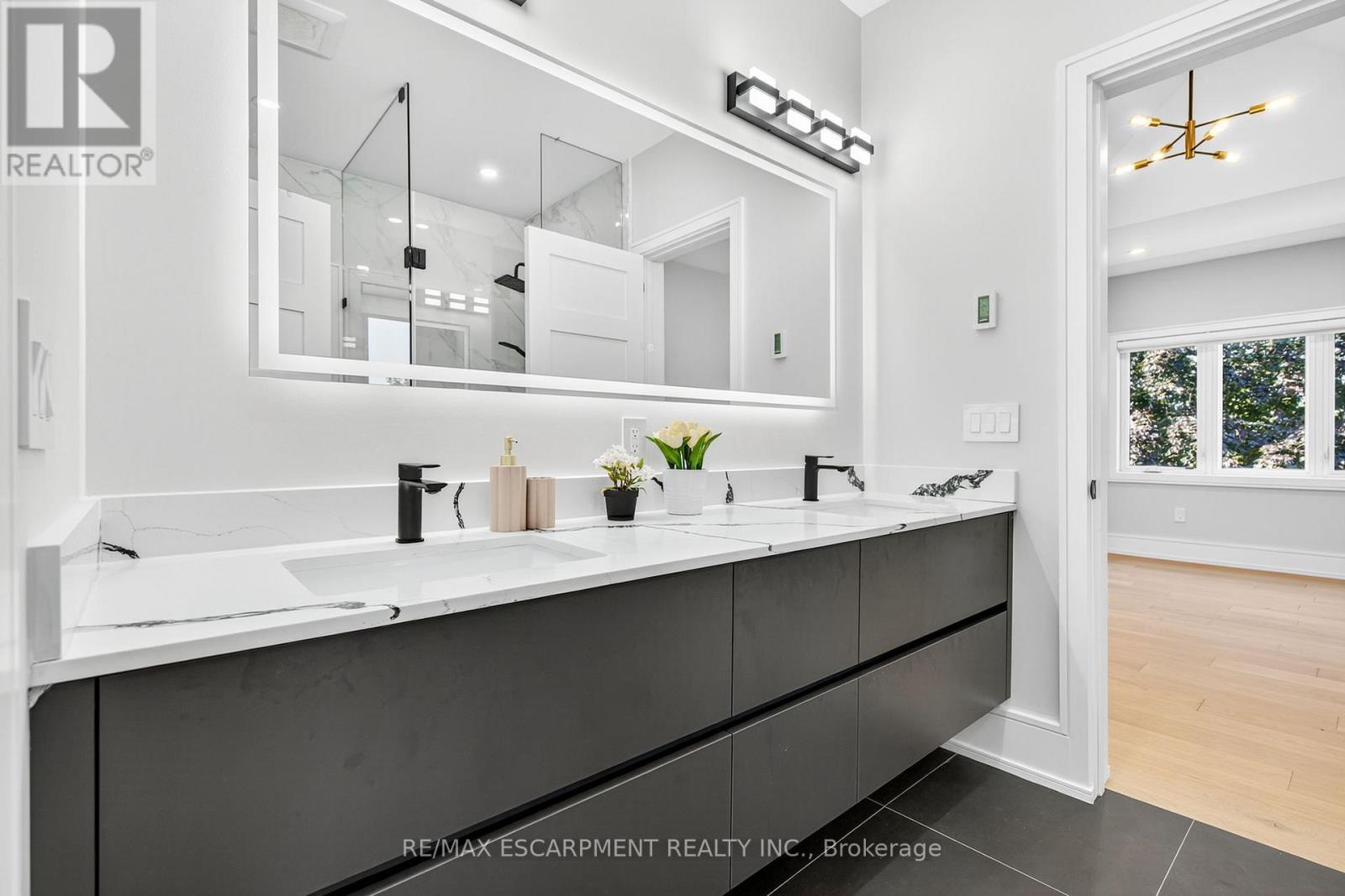 221 Morden Road, Oakville, Ontario L6K 2S2 - Photo 21 - W12993174