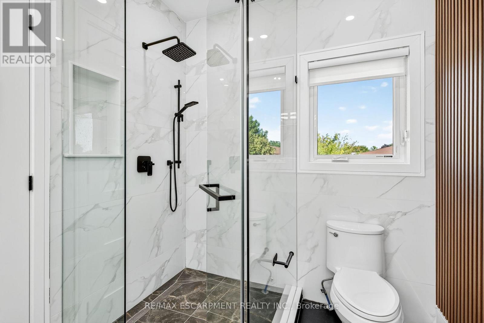 221 Morden Road, Oakville, Ontario L6K 2S2 - Photo 22 - W12993174