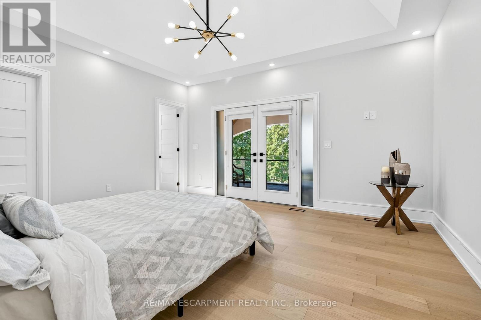 221 Morden Road, Oakville, Ontario L6K 2S2 - Photo 25 - W12993174