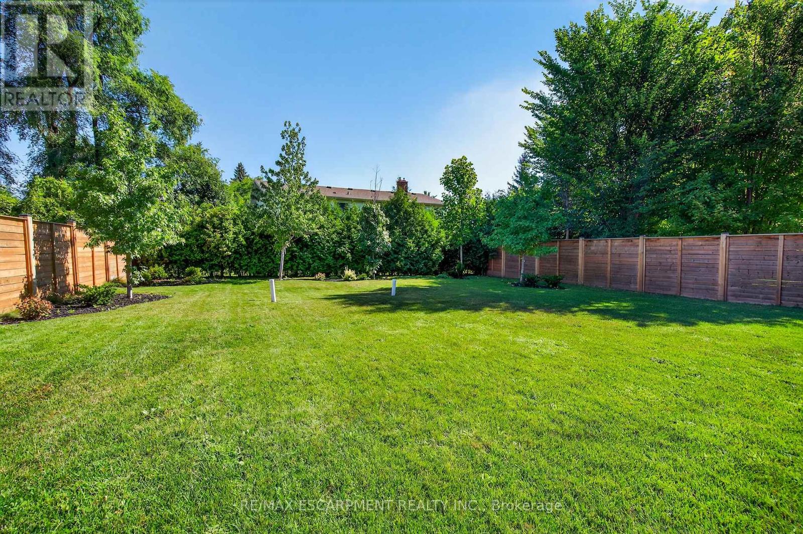 221 Morden Road, Oakville, Ontario L6K 2S2 - Photo 45 - W12993174