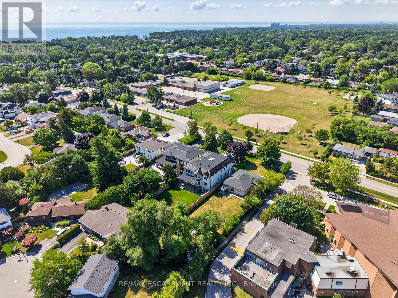 221 Morden Road, Oakville, Ontario L6K 2S2 - Photo 48 - W12993174