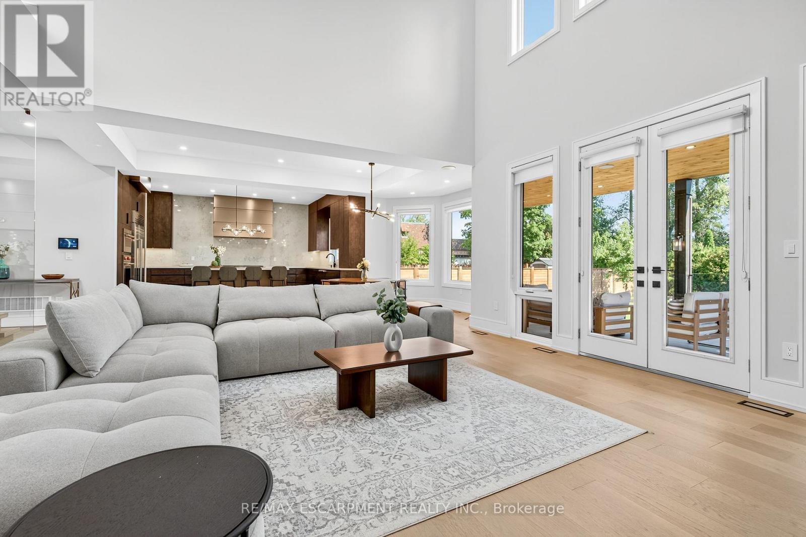 221 Morden Road, Oakville, Ontario L6K 2S2 - Photo 9 - W12993174