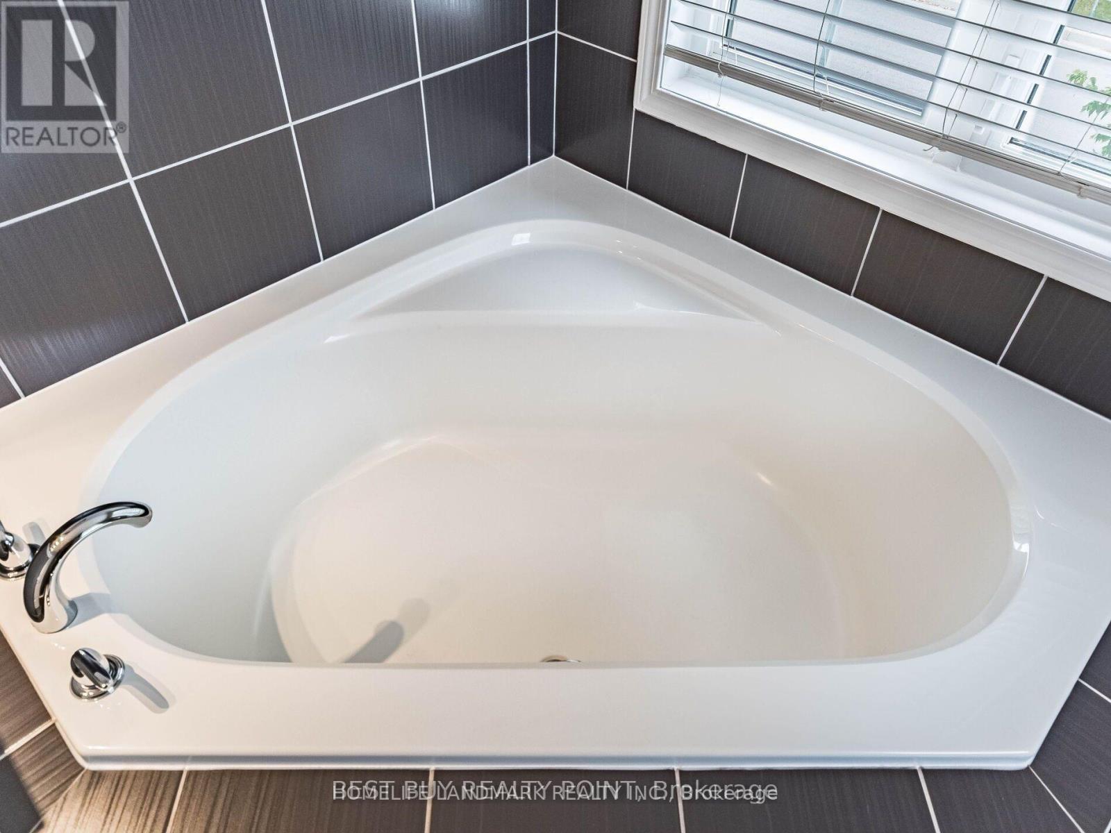 211 Leiterman Drive, Milton, Ontario  L9T 8B8 - Photo 17 - W12993186