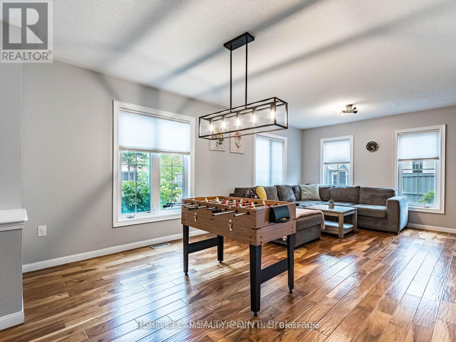 211 Leiterman Drive, Milton, Ontario  L9T 8B8 - Photo 7 - W12993186