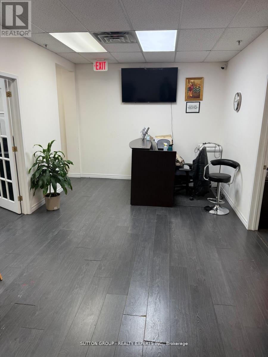 223 Room-2 - 350 Rutherford Road S, Brampton, Ontario L6W 3M2 - Photo 2 - W12993206