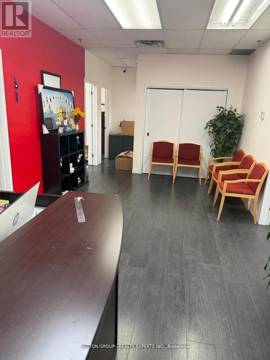 223 Room-2 - 350 Rutherford Road S, Brampton, Ontario L6W 3M2 - Photo 4 - W12993206