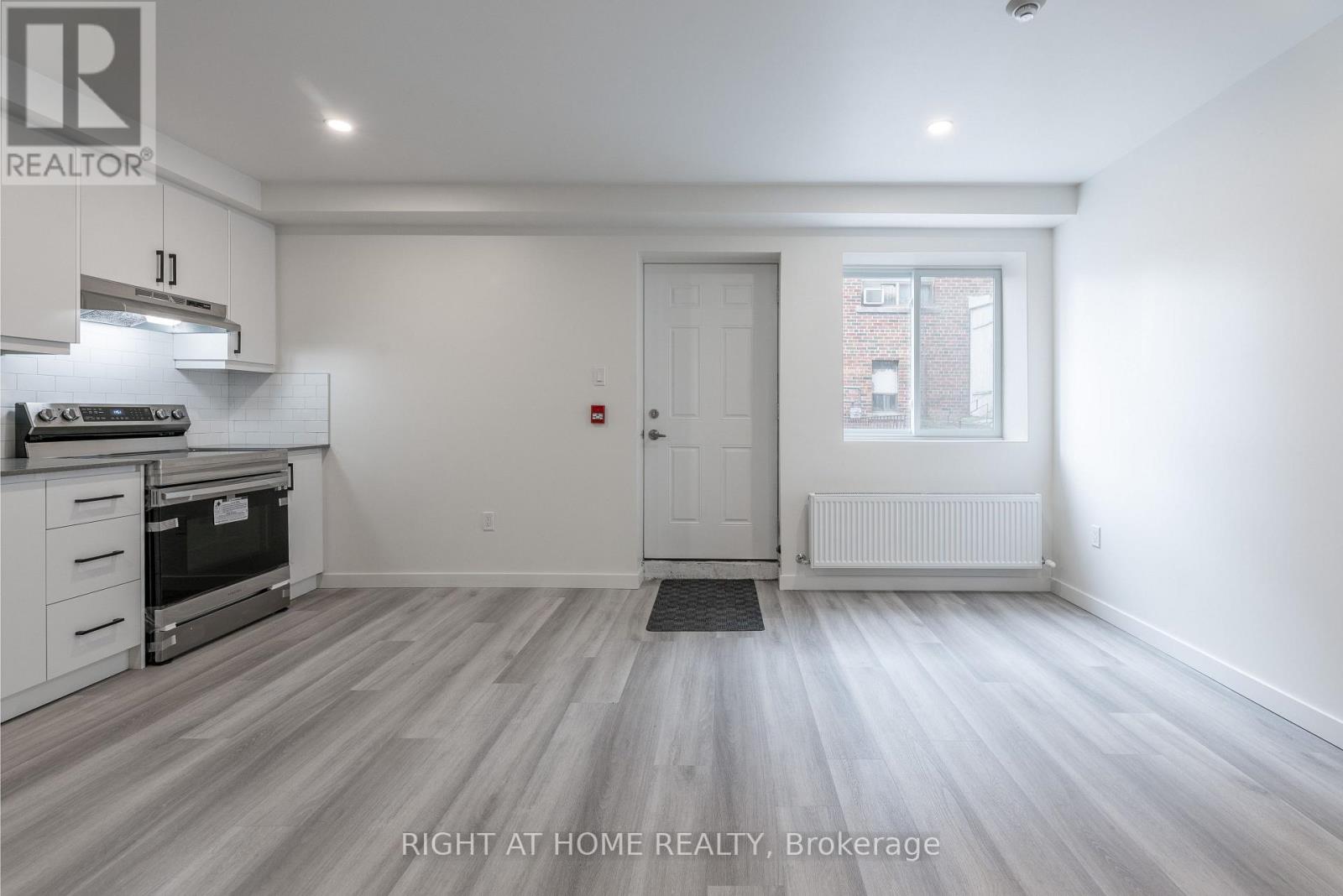 13 - 1744 Wilson Avenue, Toronto, Ontario  M3L 1A8 - Photo 4 - W12993212