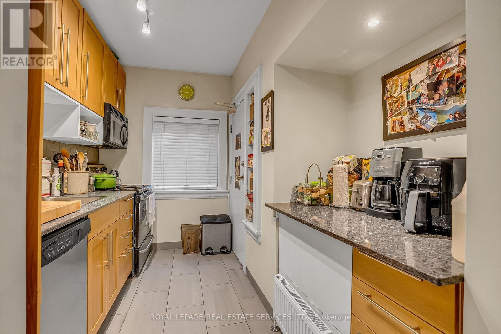 393* Willard Avenue, Toronto, Ontario  M6S 3R4 - Photo 10 - W12993226