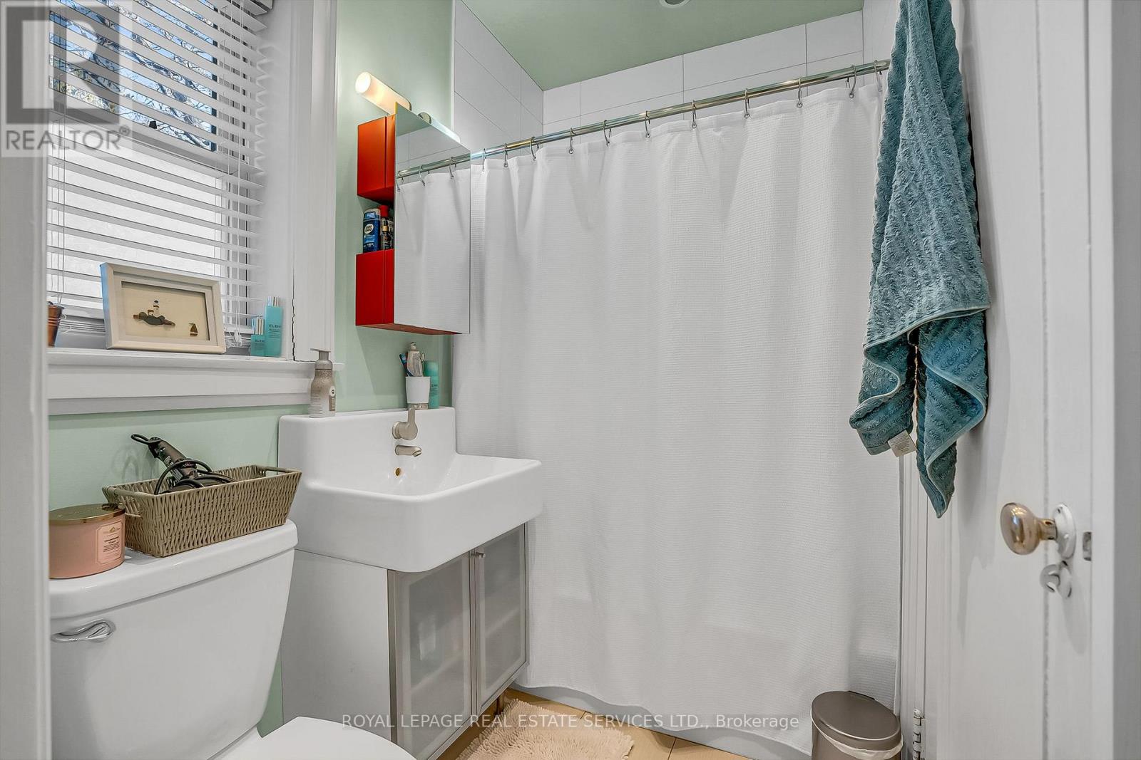 393* Willard Avenue, Toronto, Ontario  M6S 3R4 - Photo 14 - W12993226