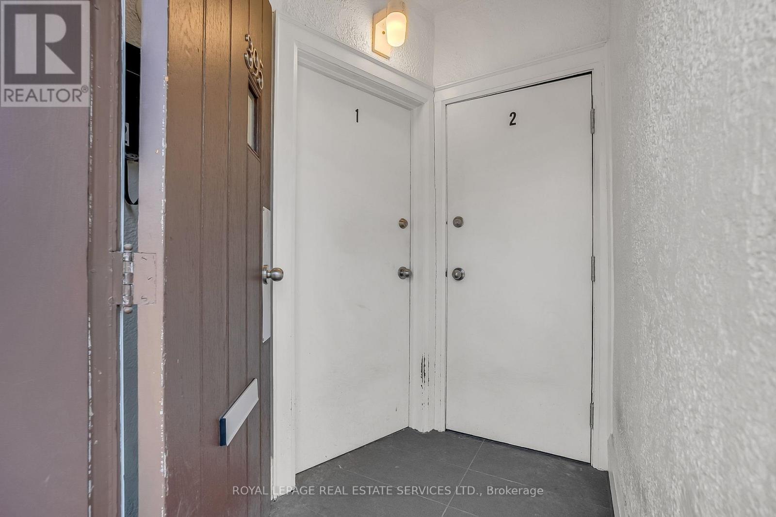 393* Willard Avenue, Toronto, Ontario  M6S 3R4 - Photo 2 - W12993226