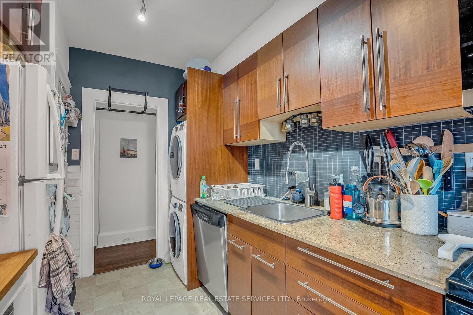 393* Willard Avenue, Toronto, Ontario  M6S 3R4 - Photo 22 - W12993226