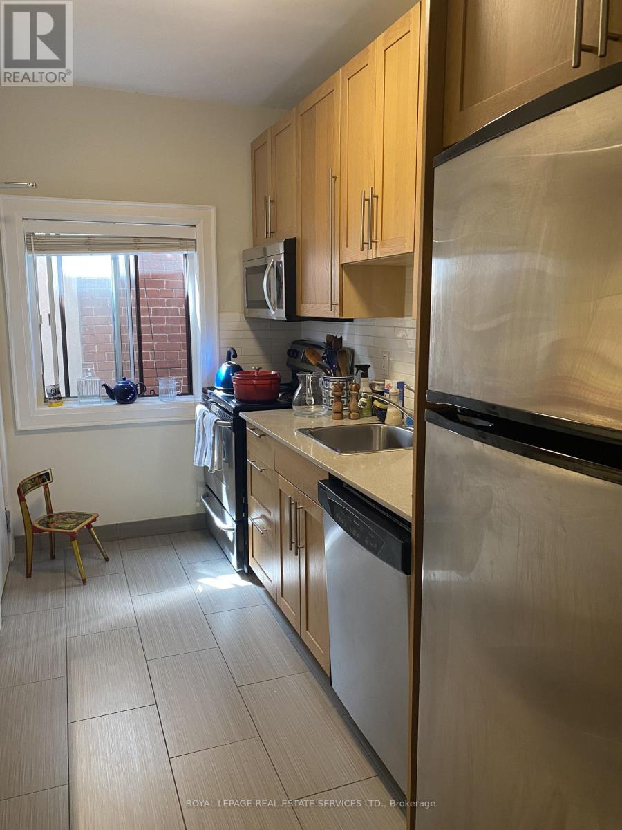 393* Willard Avenue, Toronto, Ontario  M6S 3R4 - Photo 37 - W12993226