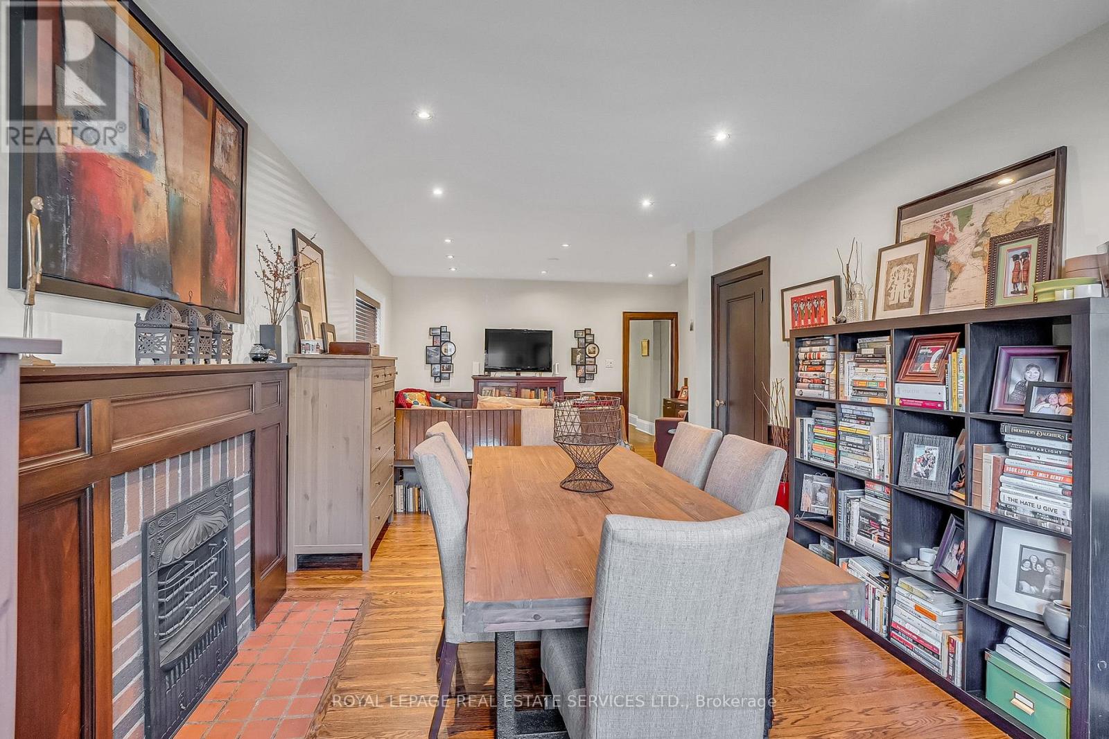 393* Willard Avenue, Toronto, Ontario  M6S 3R4 - Photo 5 - W12993226