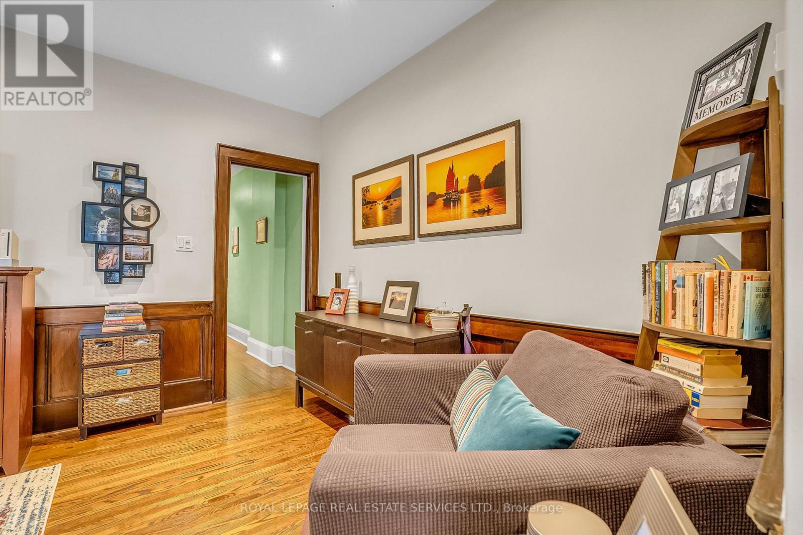 393* Willard Avenue, Toronto, Ontario  M6S 3R4 - Photo 8 - W12993226