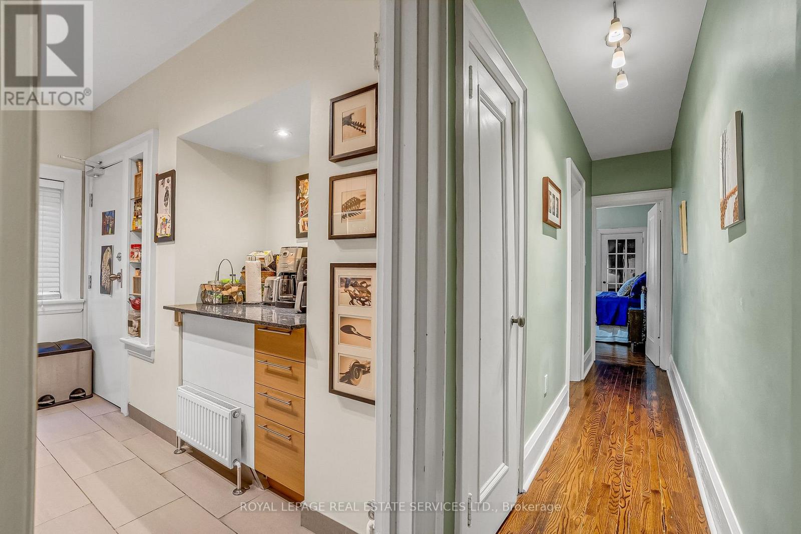 393* Willard Avenue, Toronto, Ontario  M6S 3R4 - Photo 9 - W12993226