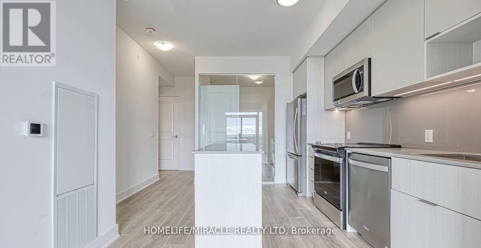 801 - 202 Burnhamthorpe Road E, Mississauga, Ontario  L5A 0B2 - Photo 10 - W12993230