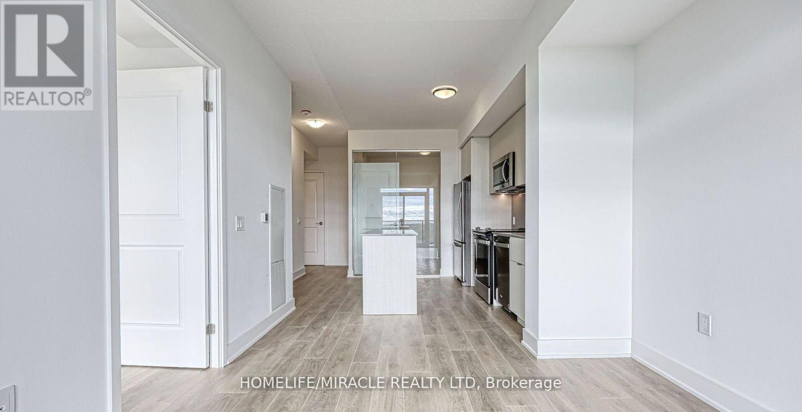 801 - 202 Burnhamthorpe Road E, Mississauga, Ontario  L5A 0B2 - Photo 11 - W12993230