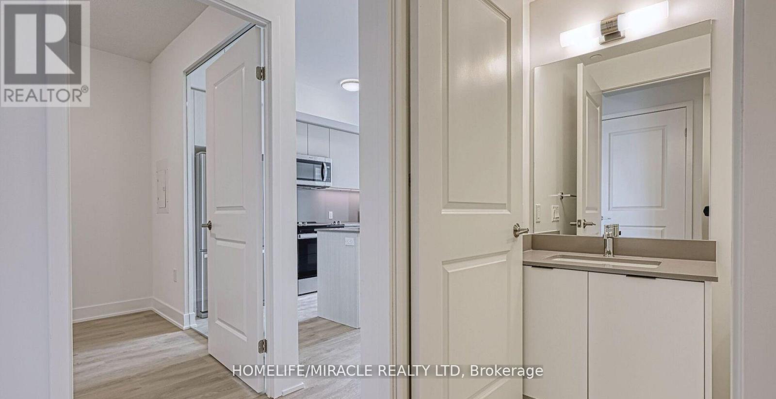 801 - 202 Burnhamthorpe Road E, Mississauga, Ontario  L5A 0B2 - Photo 13 - W12993230