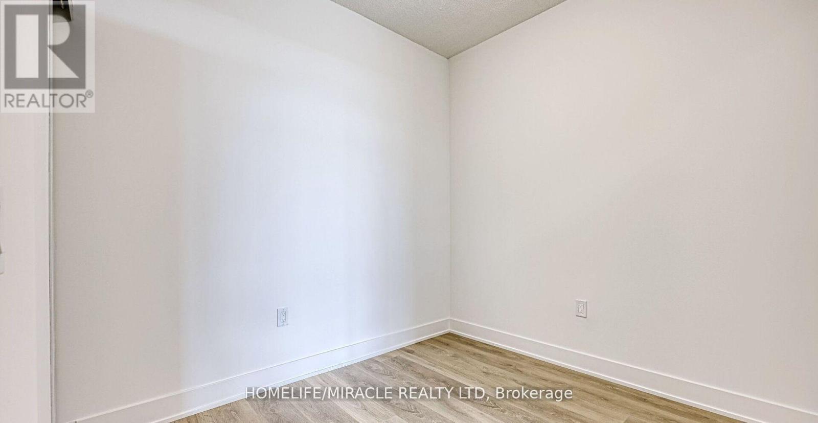 801 - 202 Burnhamthorpe Road E, Mississauga, Ontario  L5A 0B2 - Photo 14 - W12993230