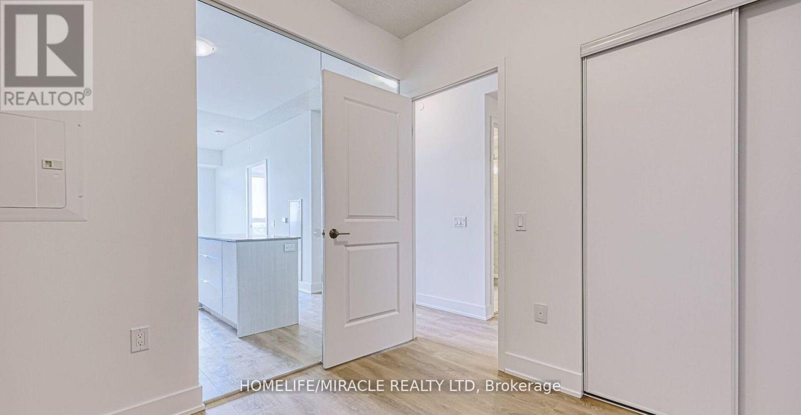 801 - 202 Burnhamthorpe Road E, Mississauga, Ontario  L5A 0B2 - Photo 15 - W12993230