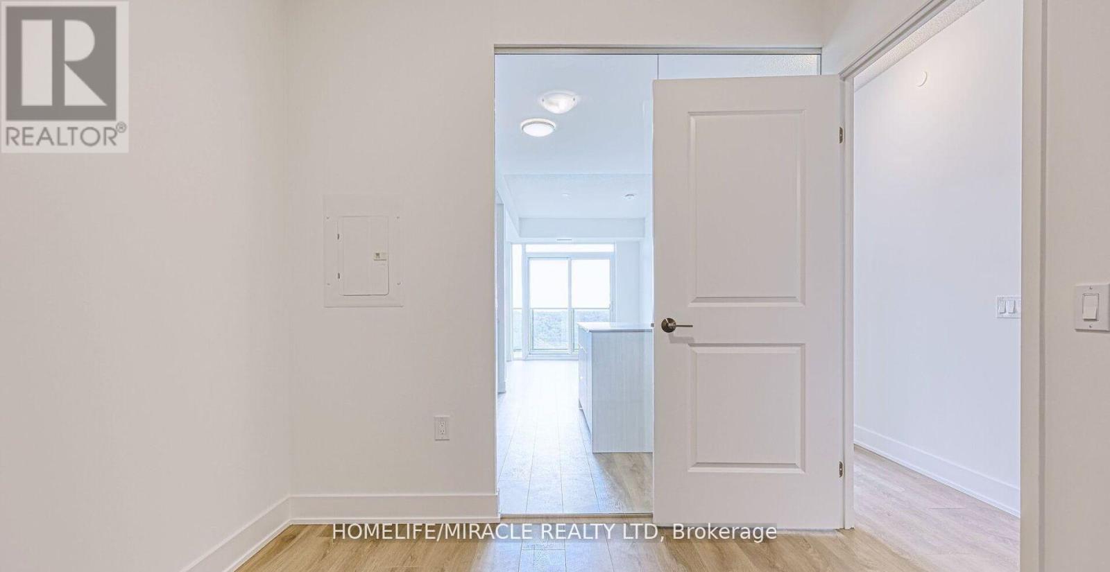 801 - 202 Burnhamthorpe Road E, Mississauga, Ontario  L5A 0B2 - Photo 16 - W12993230