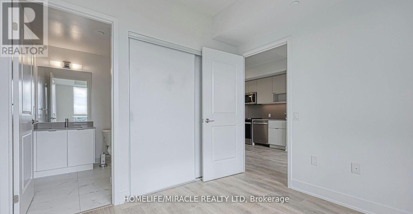 801 - 202 Burnhamthorpe Road E, Mississauga, Ontario  L5A 0B2 - Photo 22 - W12993230