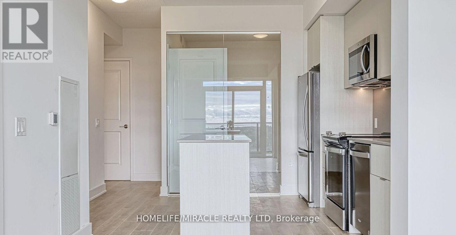 801 - 202 Burnhamthorpe Road E, Mississauga, Ontario  L5A 0B2 - Photo 7 - W12993230