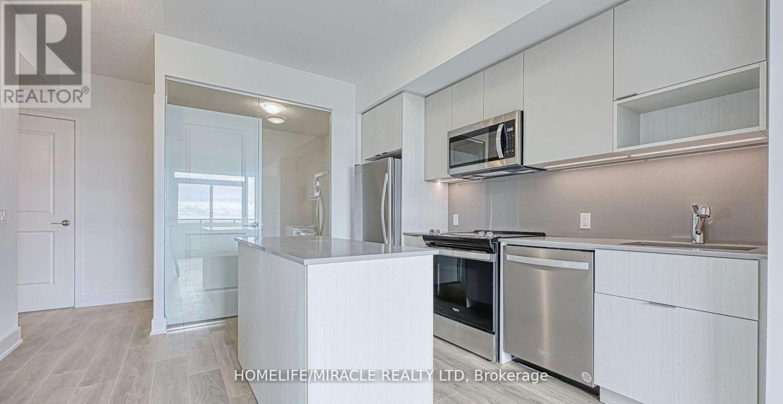 801 - 202 Burnhamthorpe Road E, Mississauga, Ontario  L5A 0B2 - Photo 8 - W12993230