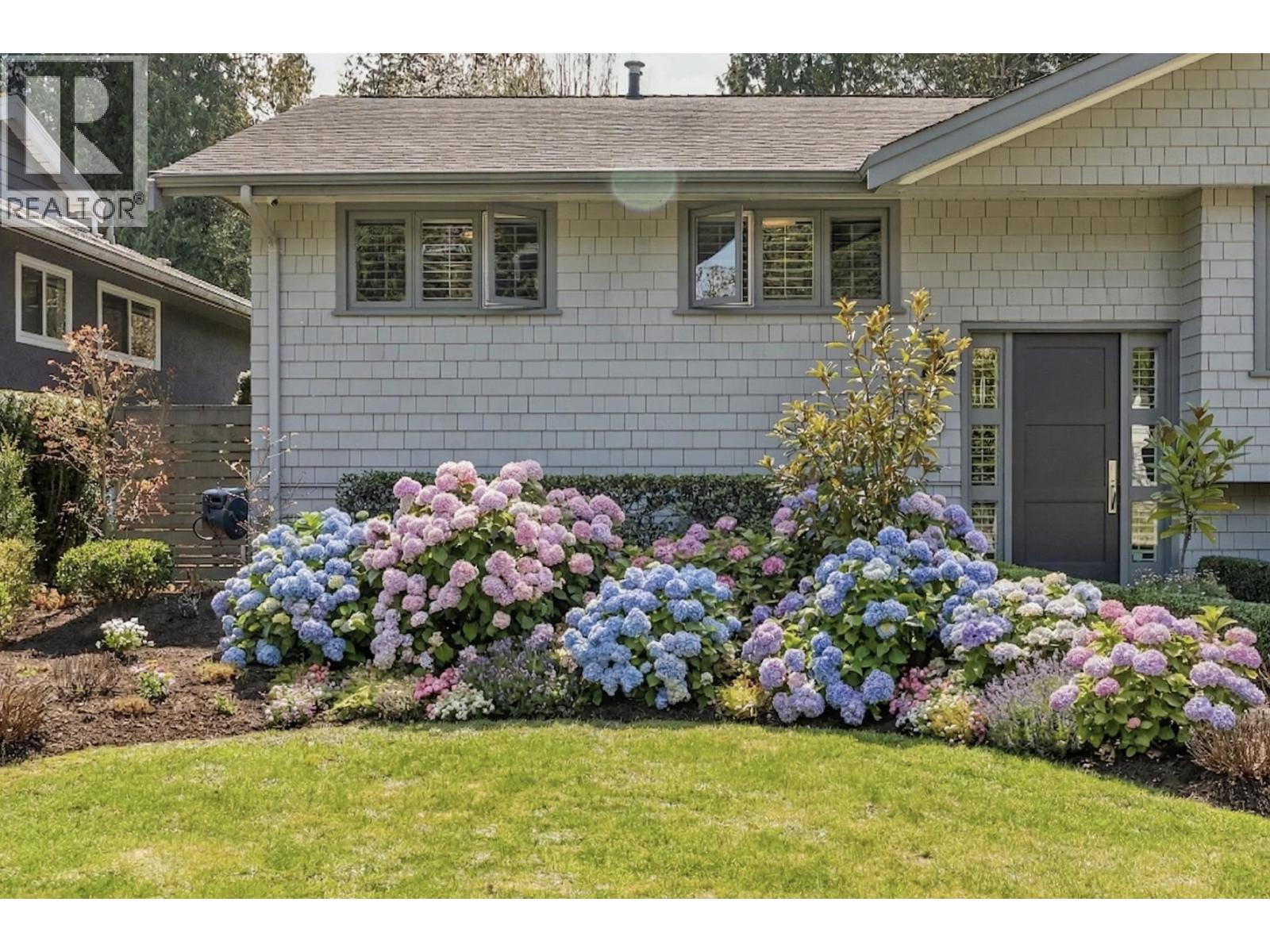 1383 W 23rd Street, North Vancouver, British Columbia  V7P 2H6 - Photo 2 - R3110684