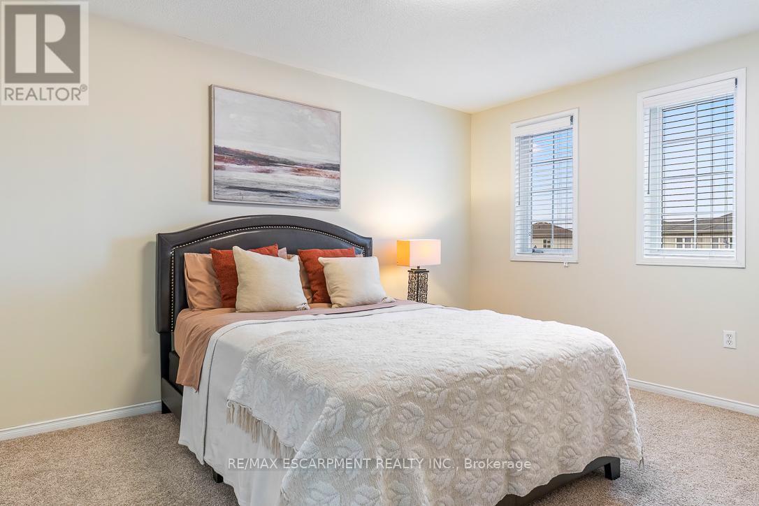 32 Admiral Crescent, Essa, Ontario  L0M 1B4 - Photo 16 - N12993194