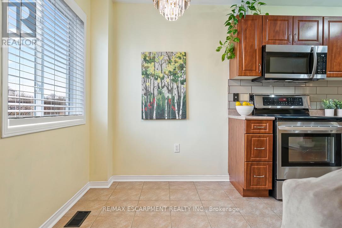 32 Admiral Crescent, Essa, Ontario  L0M 1B4 - Photo 13 - N12993194