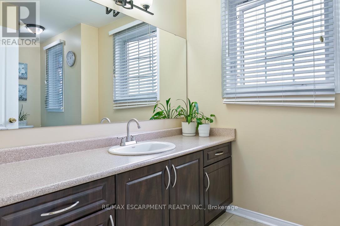 32 Admiral Crescent, Essa, Ontario  L0M 1B4 - Photo 22 - N12993194