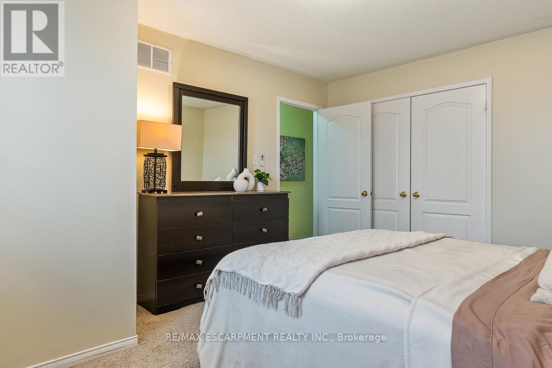 32 Admiral Crescent, Essa, Ontario  L0M 1B4 - Photo 18 - N12993194