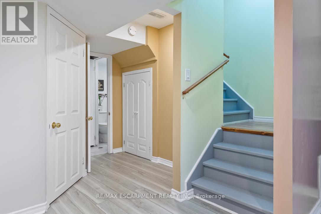 32 Admiral Crescent, Essa, Ontario  L0M 1B4 - Photo 25 - N12993194