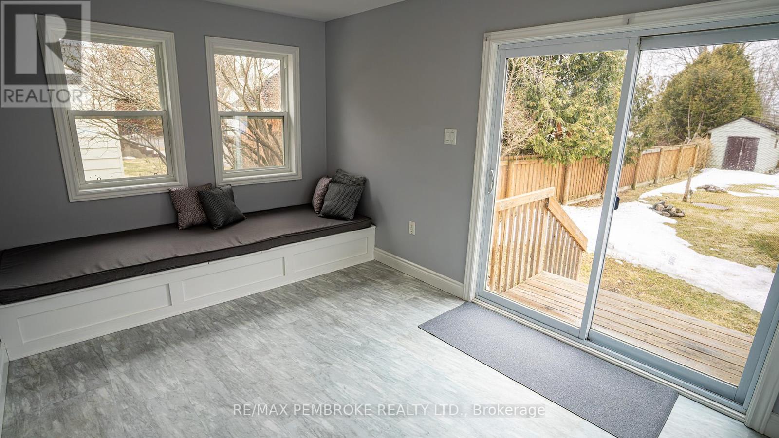 206 Golf Course Road, Laurentian Valley, Ontario K8A 7B3 - Photo 24 - X12790992