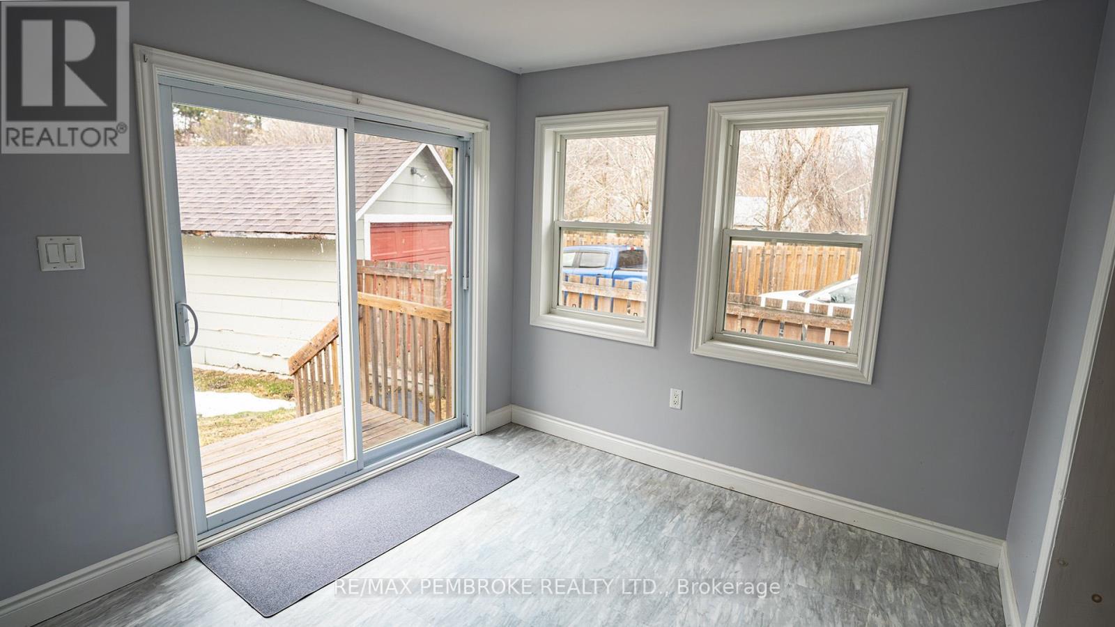 206 Golf Course Road, Laurentian Valley, Ontario K8A 7B3 - Photo 23 - X12790992