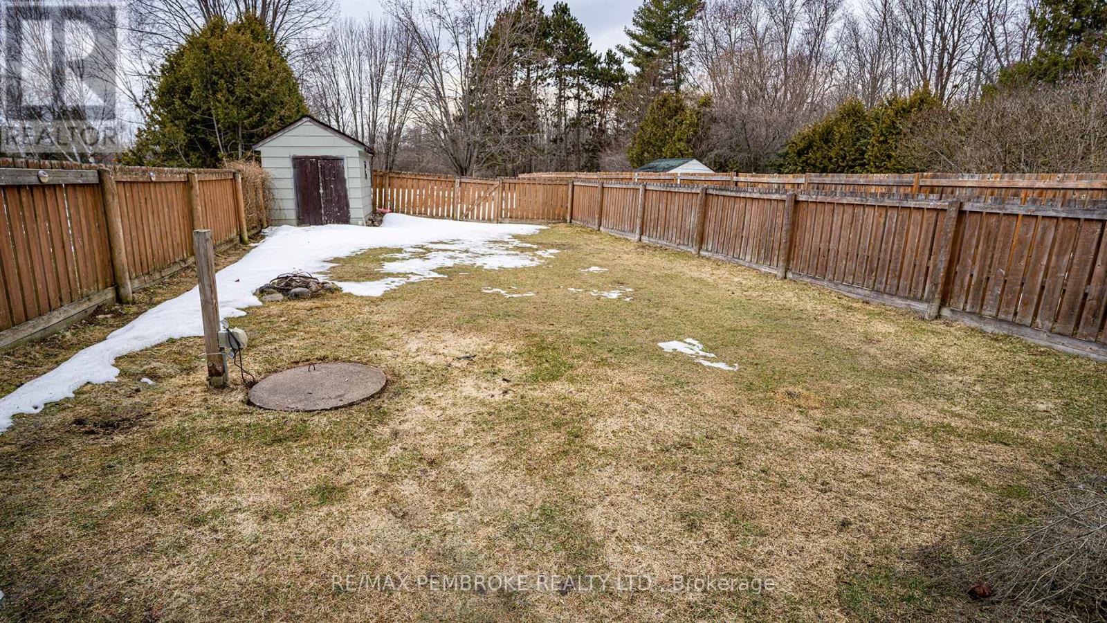 206 Golf Course Road, Laurentian Valley, Ontario K8A 7B3 - Photo 9 - X12790992